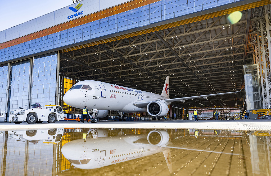 China Eastern Airlines Terima Pesawat C919 Pertama