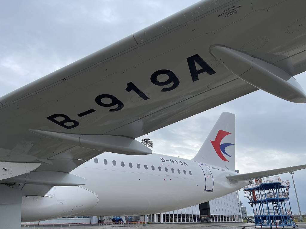 China Eastern Airlines Terima Pesawat C919 Pertama