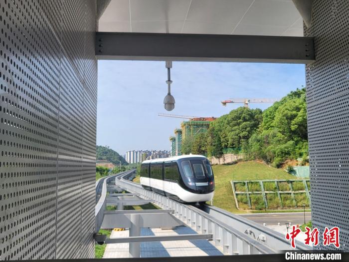 Laluan pelancongan Bas Awan (Sky Shuttle) beroperasi secara rasmi. (foto: Tang Xiaoqing/Chinanews.com)