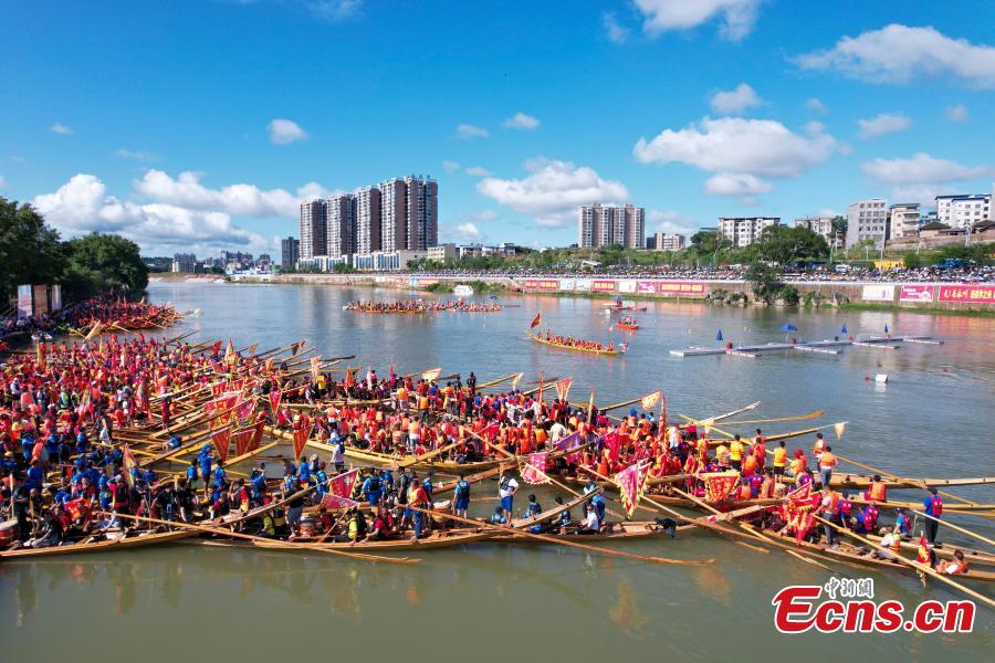 Pertandingan Perahu Naga di Hunan Catat Rekod Dunia