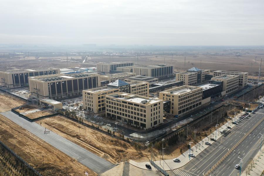 Foto udara bertarikh 28 November 2023 ini menunjukkan projek pusat teknologi kewangan Bank of China di Horinger, Bandar Hohhot, Mongolia Dalam, utara China. (Xinhua/Li Zhipeng)